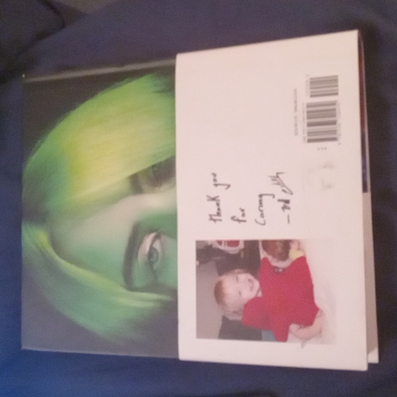 Billie Eilish Book READ DESCRIPTION - Picture 3 of 3